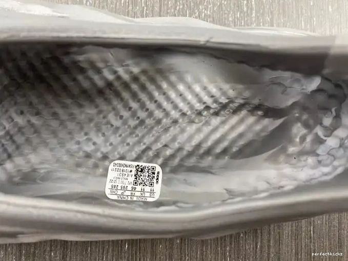MX Granite IE4931 Yeezy Foam Adidas RNR 0520